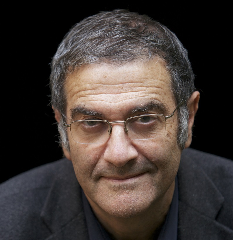 Serge Haroche, prix Nobel de Physique 2012 et médaille d'or du CNRS 2009. Serge Haroche est un spécialiste de la physique atomique et de l'optique quantique. Il est l'un des fondateurs de l'électrodynamique quantique en cavité, domaine qui permet de mieux comprendre le monde quantique et de réaliser des prototypes de systèmes de traitement quantique de l'information. Professeur au Collège de France, titulaire de la chaire de physique quantique depuis 2001, Serge Haroche dirige le groupe d'électrodynamique des systèmes simples au sein du laboratoire Kastler Brossel (École normale supérieure/Université Pierre et Marie Curie/CNRS). UMR8552 Laboratoire Kastler Brossel 20090001_0726